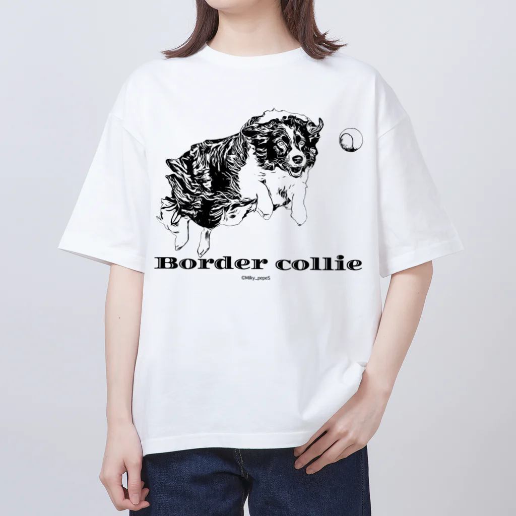 ユニークなワンちゃんデザインのお店のボーダーコリー モノクロデザイン Oversized T-Shirt