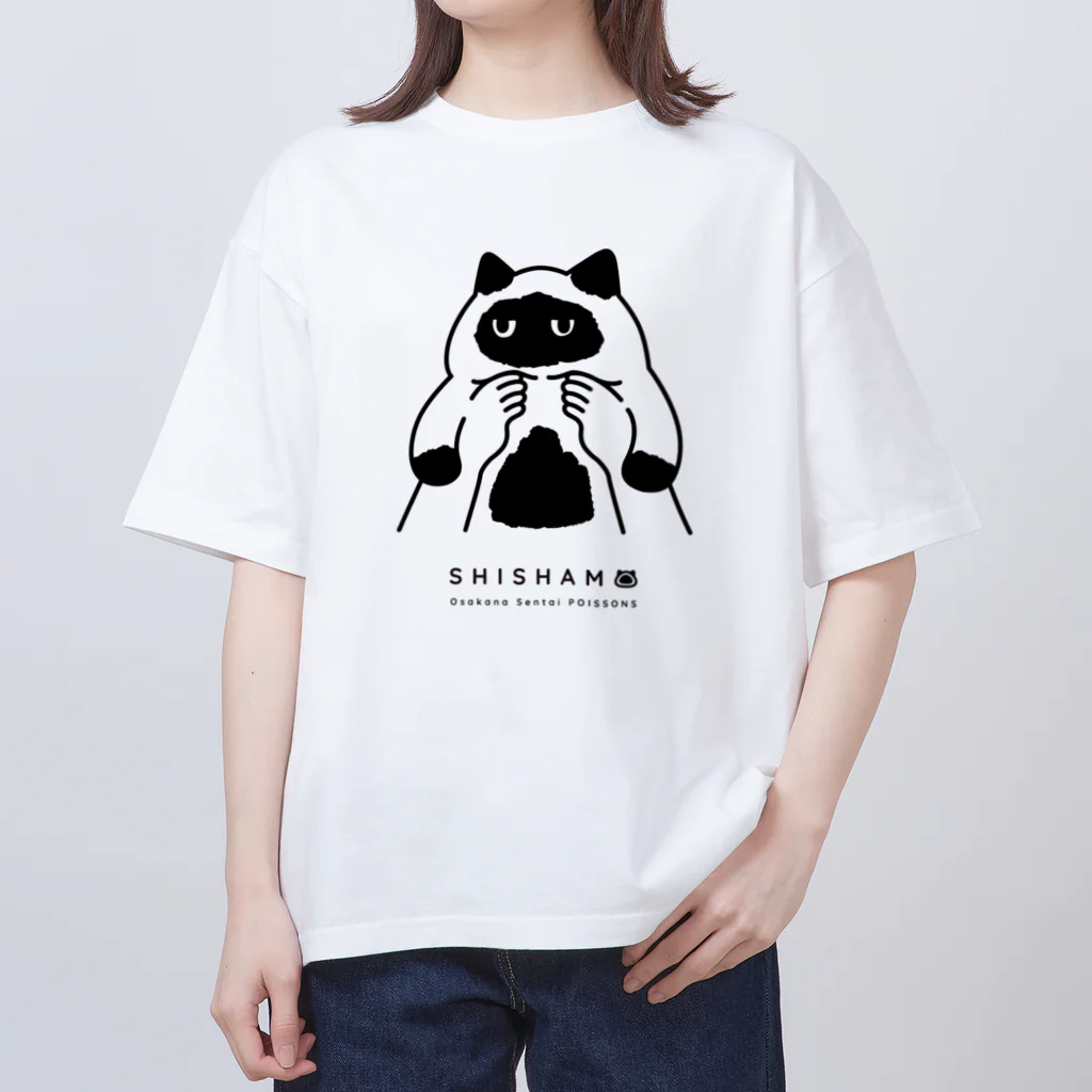 猫のはまちししゃもしらす osakana-sentai-POISSONの抱っこされて不服そうな猫のししゃも Oversized T-Shirt