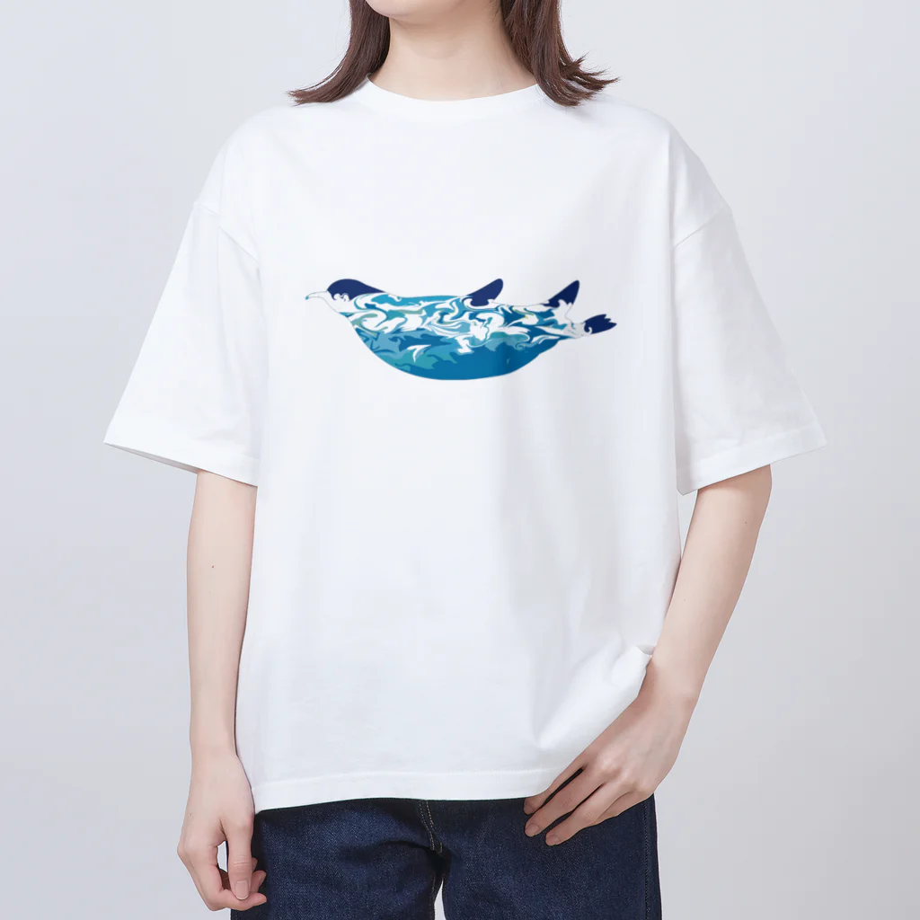 ヒロシオーバーダイブのペンギン、夏の海を泳ぐ。 オーバーサイズTシャツ