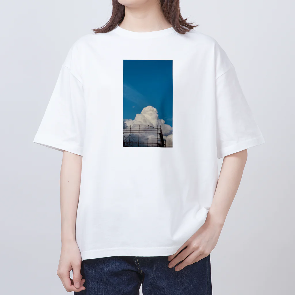 私のへやの住宅街の夏空 Oversized T-Shirt