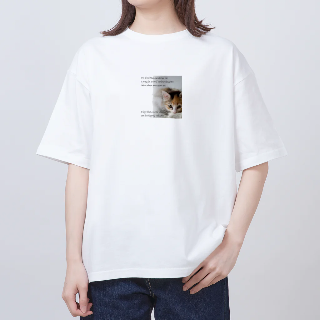 ピノとチロルのグッズ屋さんのチロルの幼少期写真(黒文字） オーバーサイズTシャツ