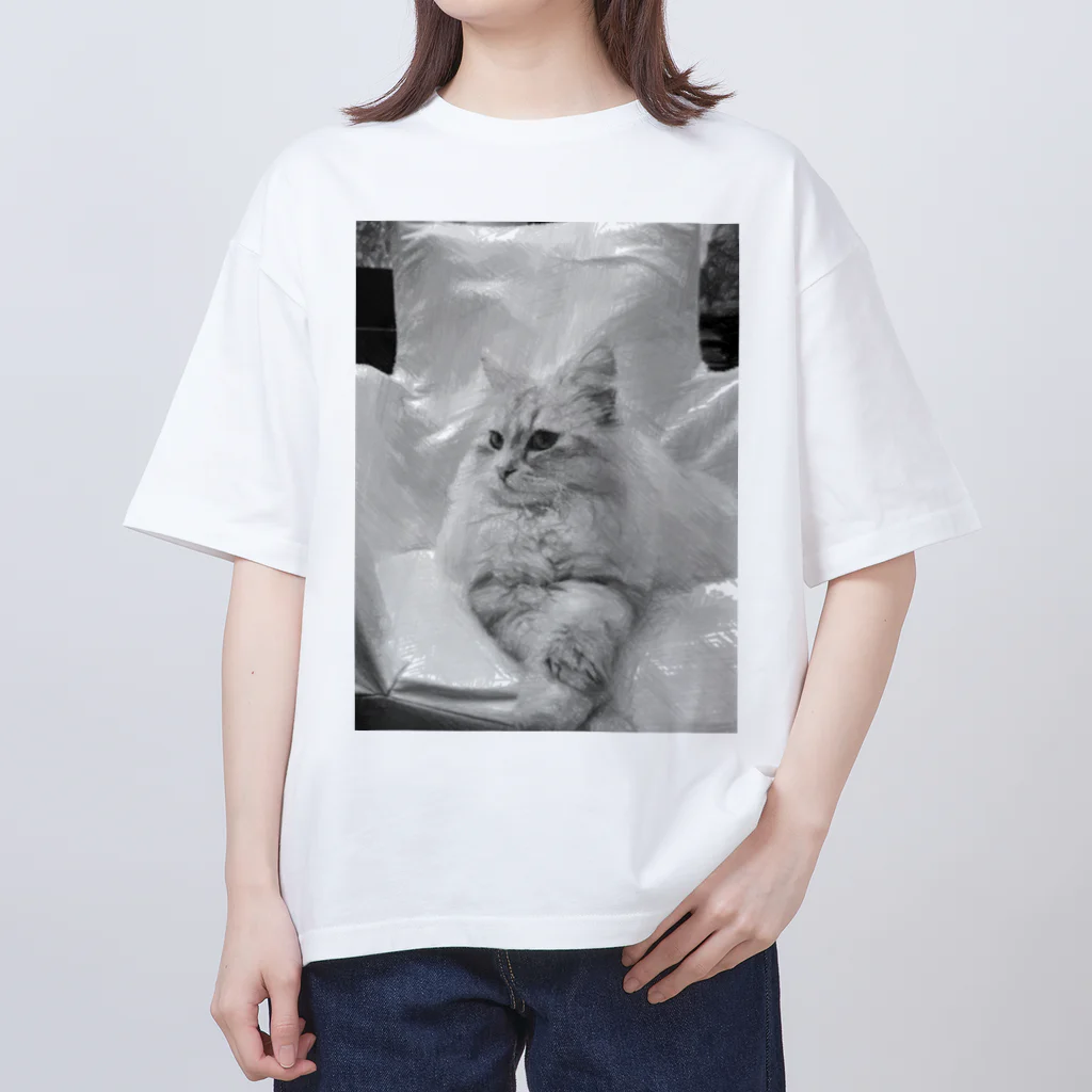 Maarjaara_Maarjaaraの白い猫と白い椅子_2 オーバーサイズTシャツ