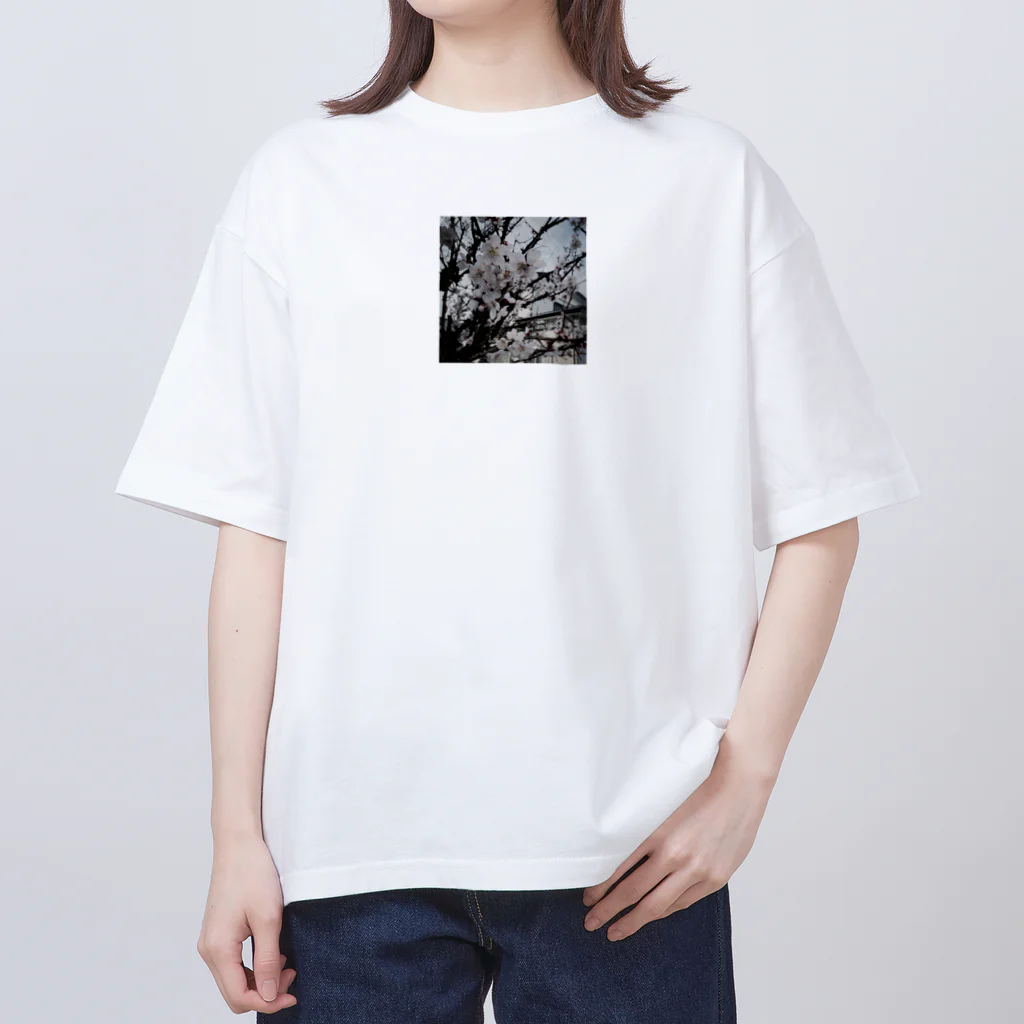 yozakura suiの外で適当に撮った桜 Oversized T-Shirt