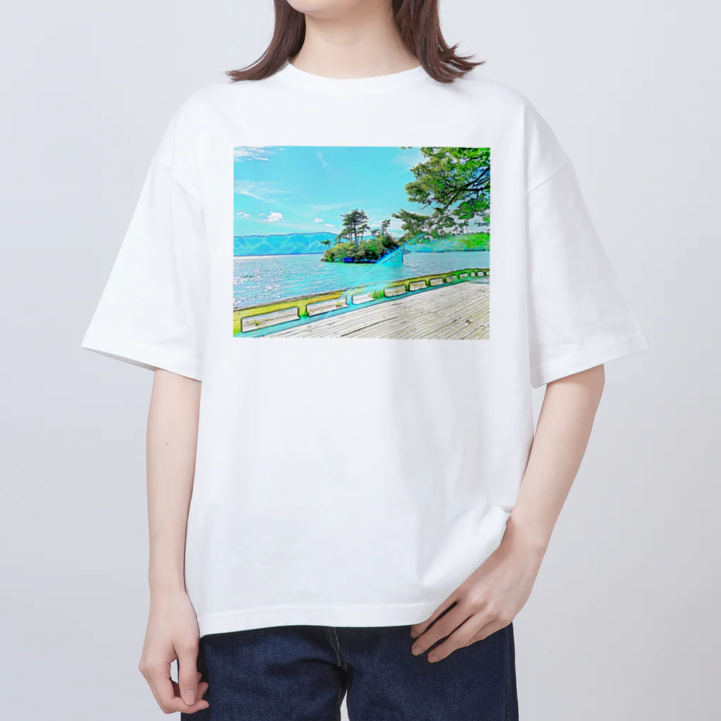 風と雨のショップの水辺。 Oversized T-Shirt