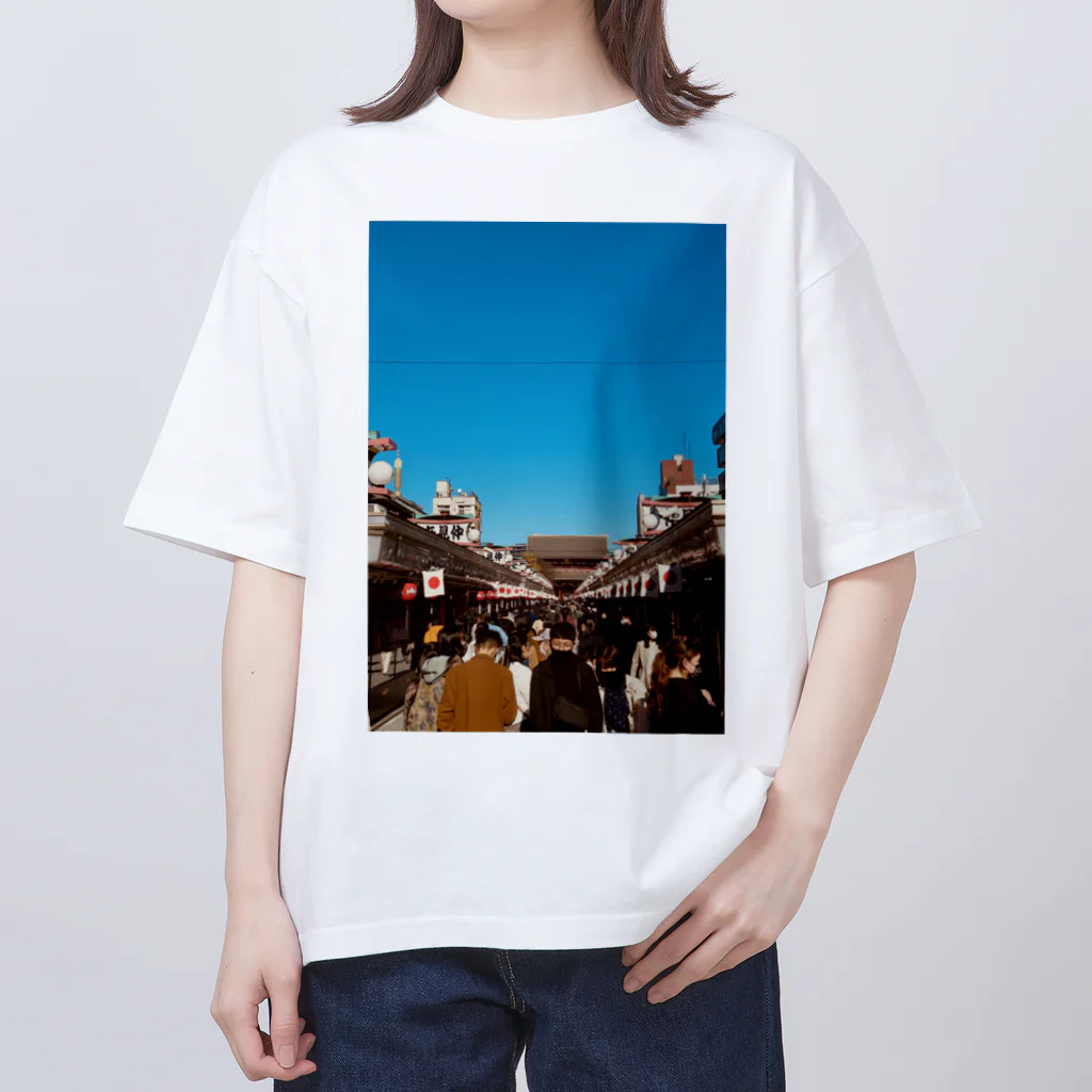 クリオネの写真の12:23の雷門前 Oversized T-Shirt