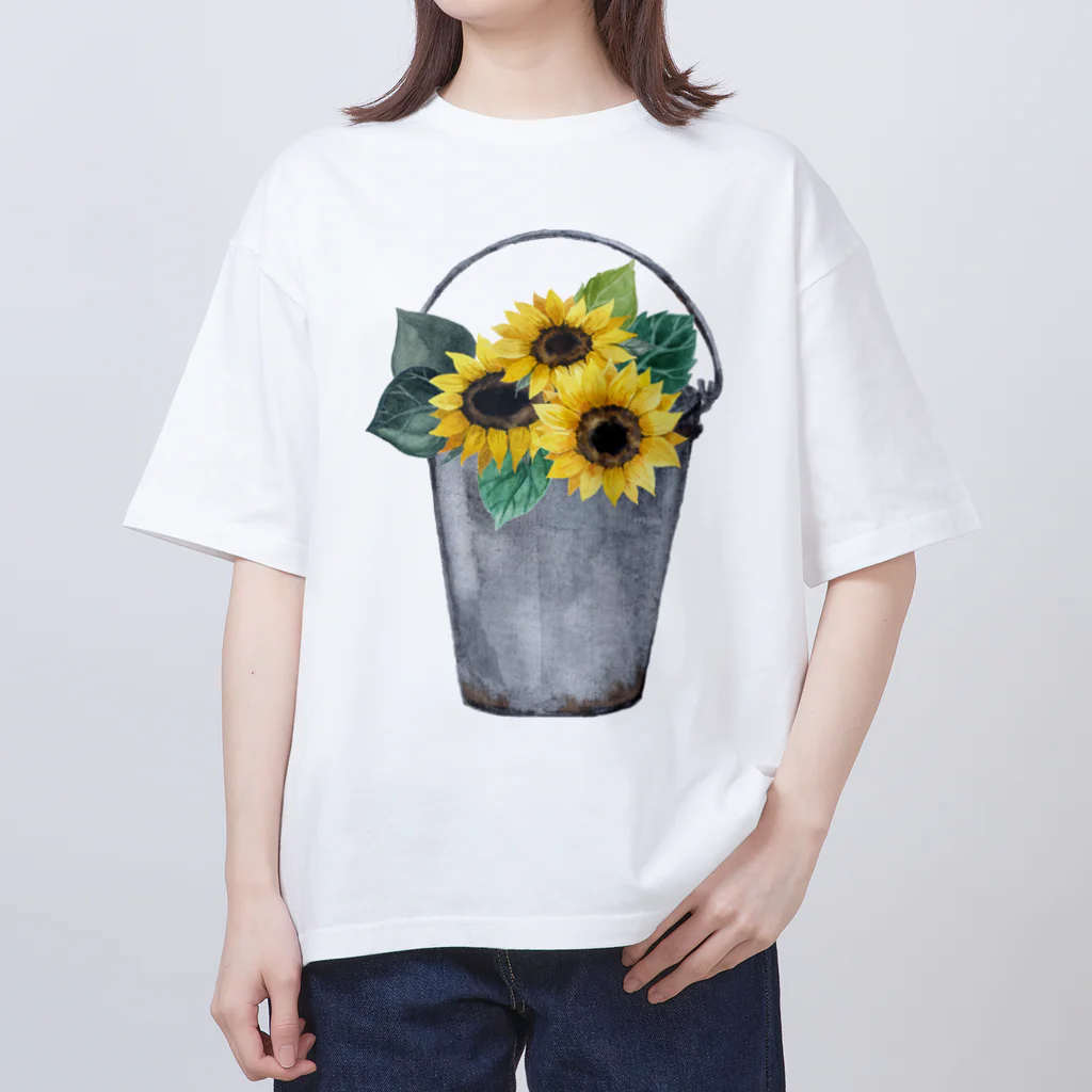 Fred HorstmanのWatering bucket and sunflowers  じょうろ と ひまわり Oversized T-Shirt