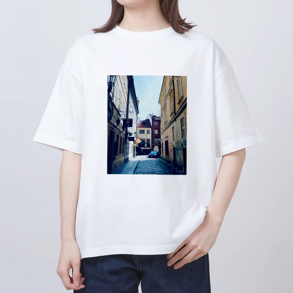 AKIRA_Wのプラハの路地 Oversized T-Shirt