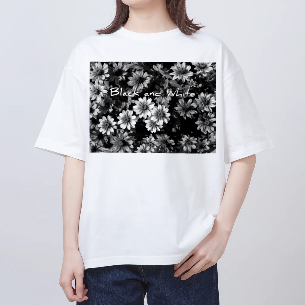 FILM CANERA FANのモノクロームの花 オーバーサイズTシャツ