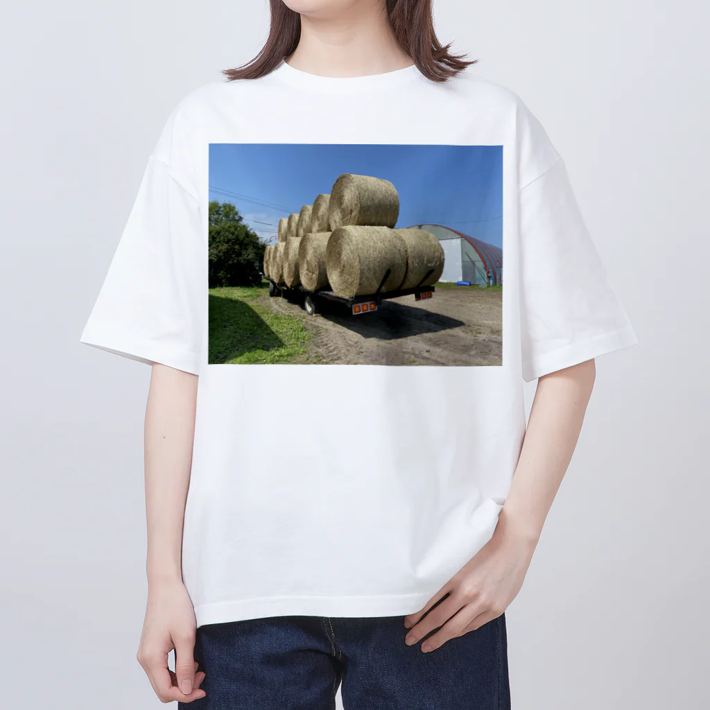 馬神商会の乾燥牧草ロール Oversized T-Shirt