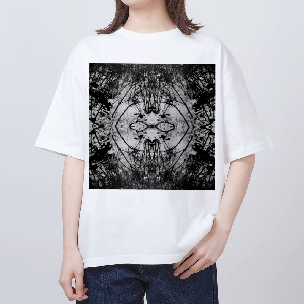 egg Artworks & the cocaine's pixの雪原 オーバーサイズTシャツ