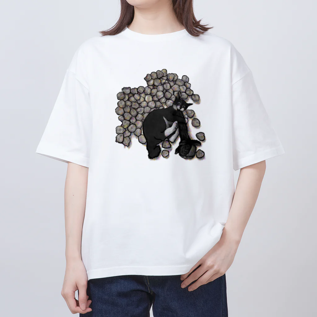 gossion［ごしょん］のクローブに猫キック Oversized T-Shirt