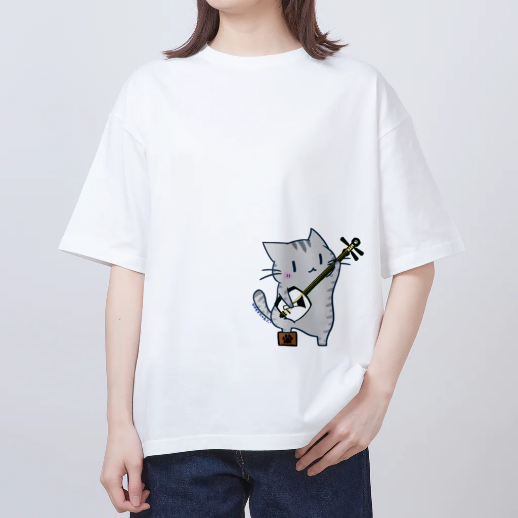 絵娯クリエイトのひのもとにゃんこ® 津軽三味線にゃんこ Oversized T-Shirt