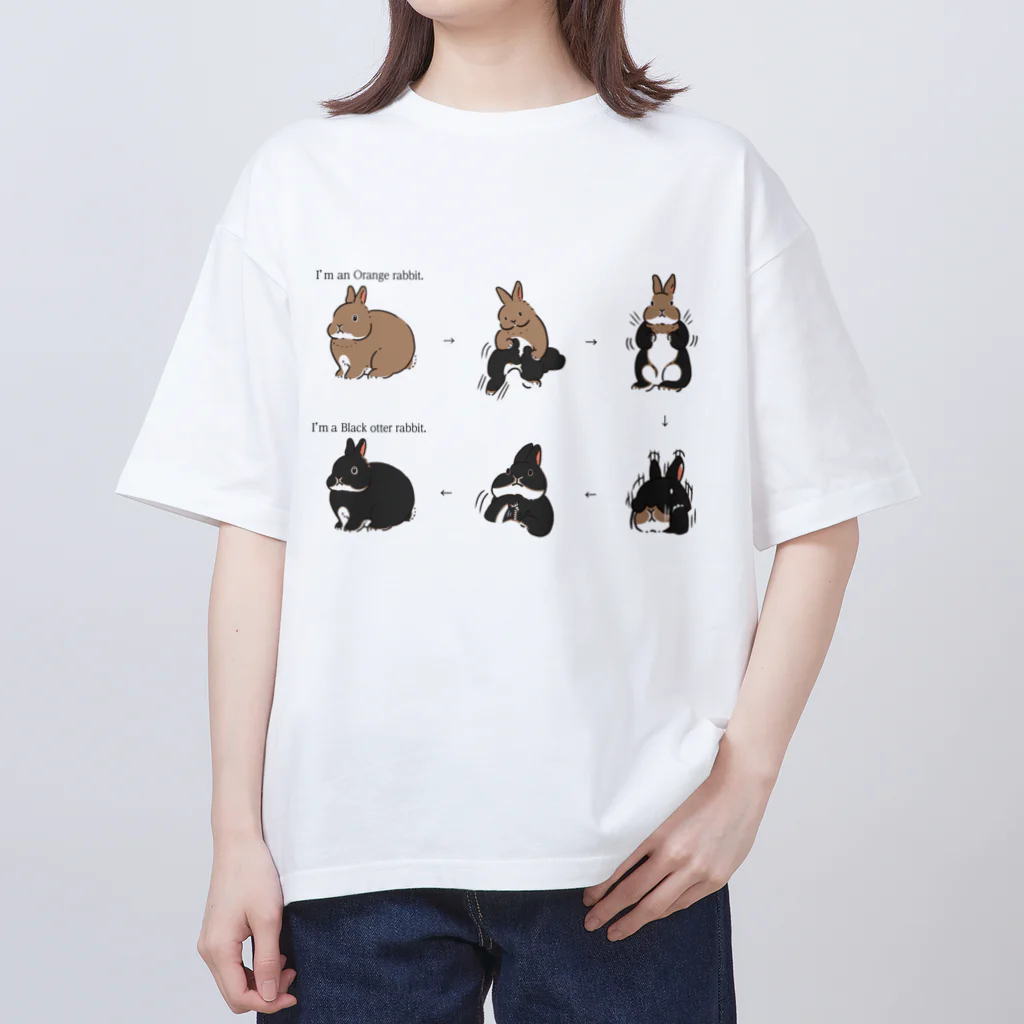 スタジオレッキスのオレンジカラーからブラックオターに変身（うさぎ）！ Oversized T-Shirt