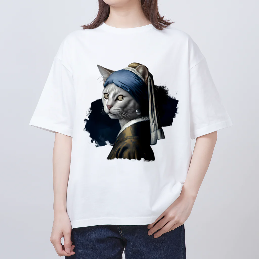 Hamidusのパールイヤリングをした猫- Vermeerの笑える絵画 オーバーサイズTシャツ