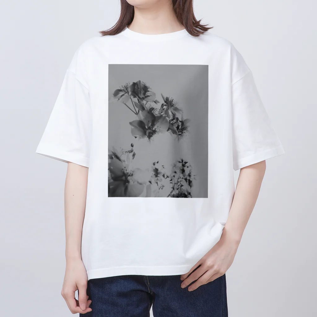 desert_danceのモノクロフラワー オーバーサイズTシャツ