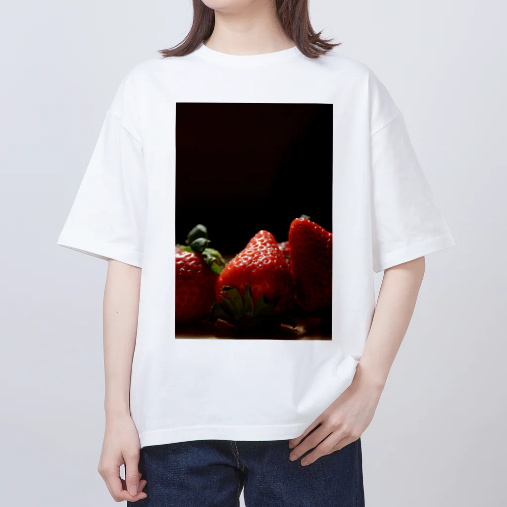 Shuchoのstrawberry photo　いちご Oversized T-Shirt