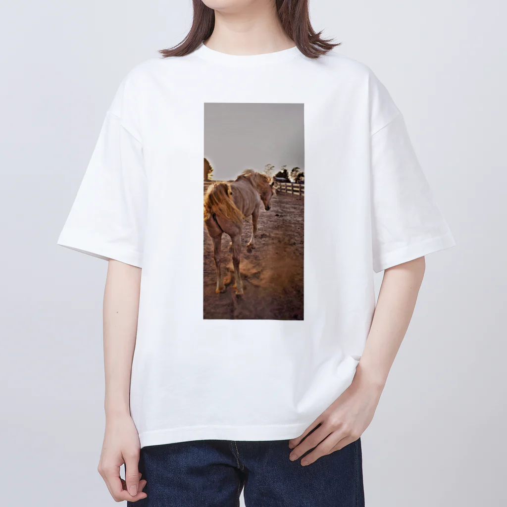 jpsat313の放牧中馬 Oversized T-Shirt