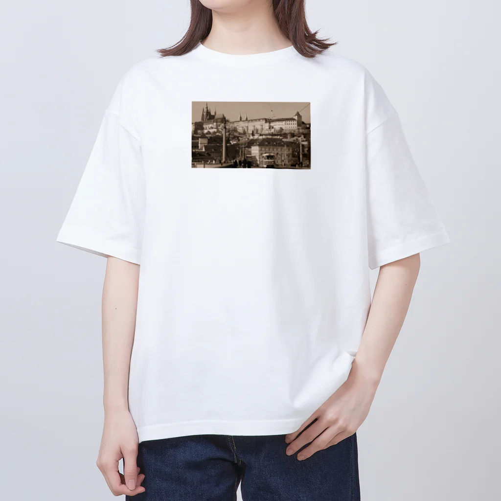 stazione_cleのプラハ城 Oversized T-Shirt