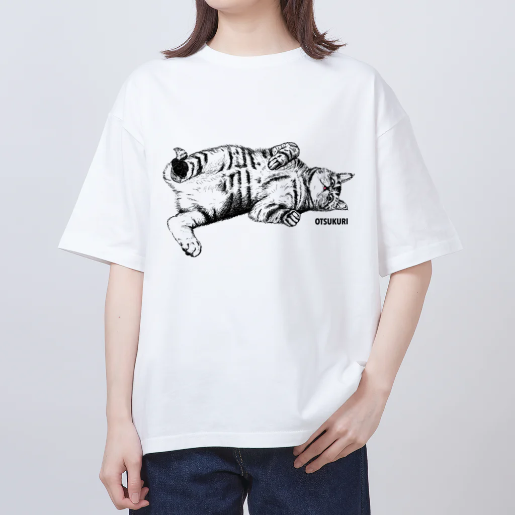 OTSUKURI  ＜SUZURI店＞のいとこの猫・餃子 Oversized T-Shirt