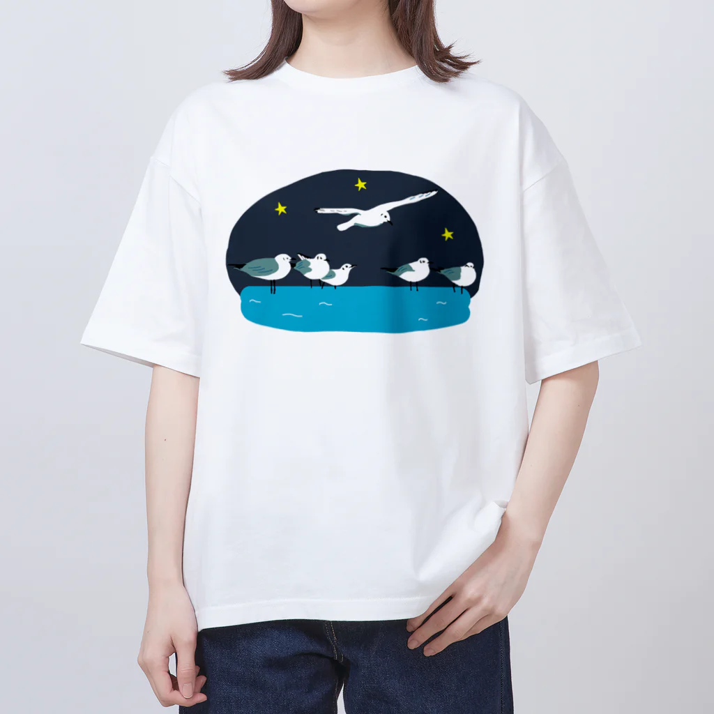 小鳥と映画館の夜のユリカモメ Oversized T-Shirt