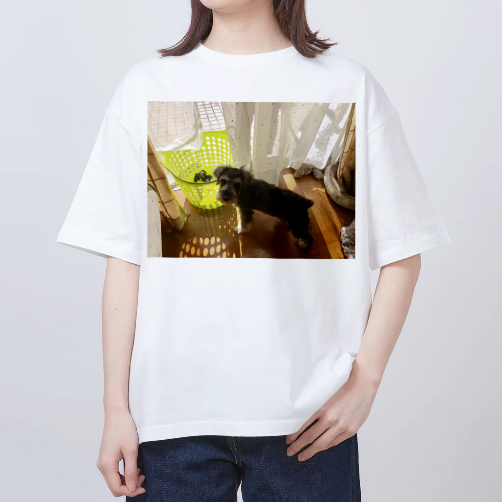 愛犬のグッズの木漏れ日 Oversized T-Shirt