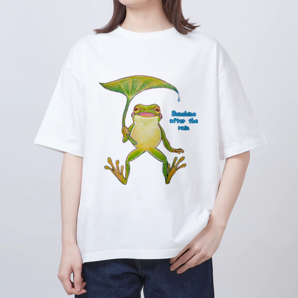 おいも。の雨上がりのアマガエルくん(文字あり) オーバーサイズTシャツ