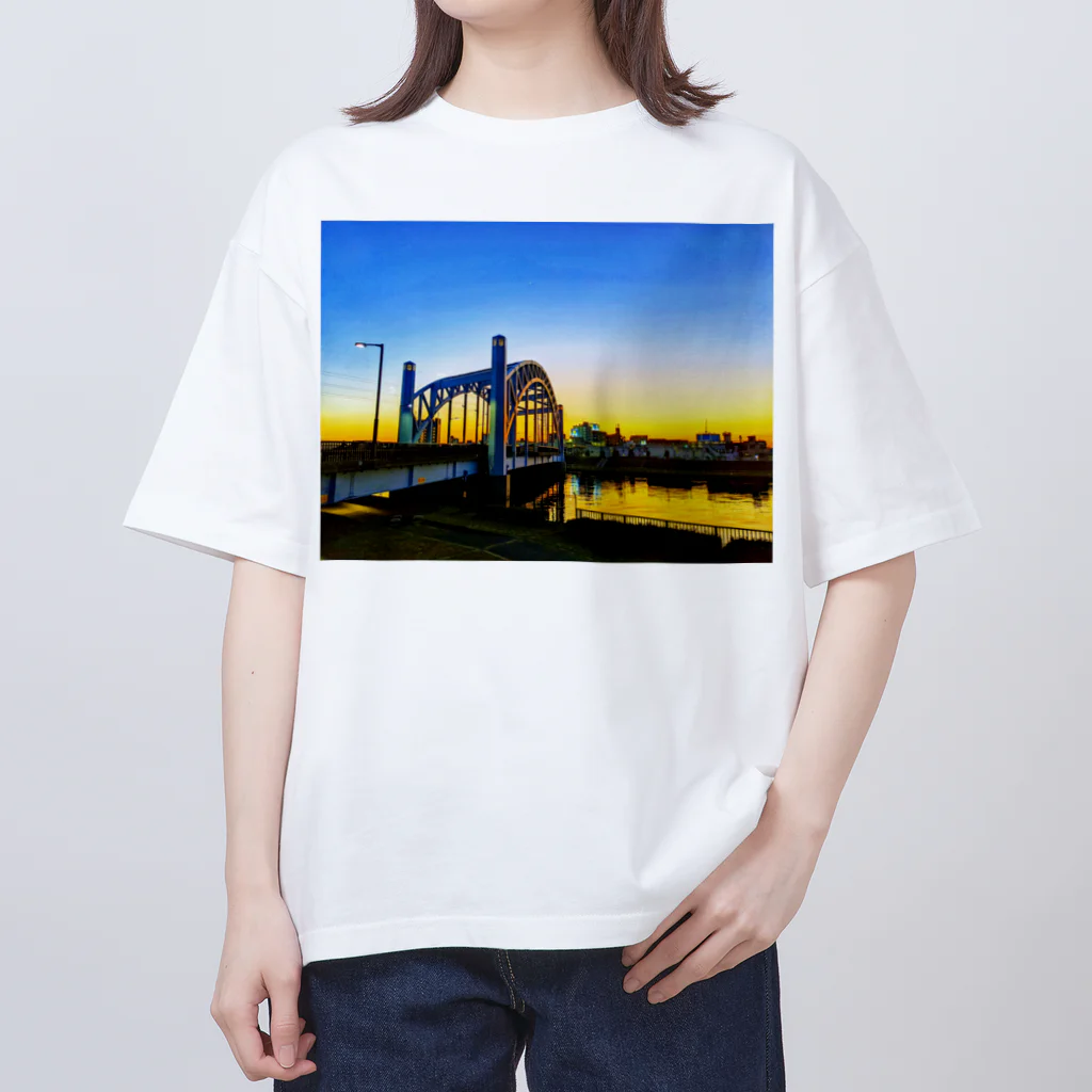 tokyo_a_wの江戸川区の空 Oversized T-Shirt