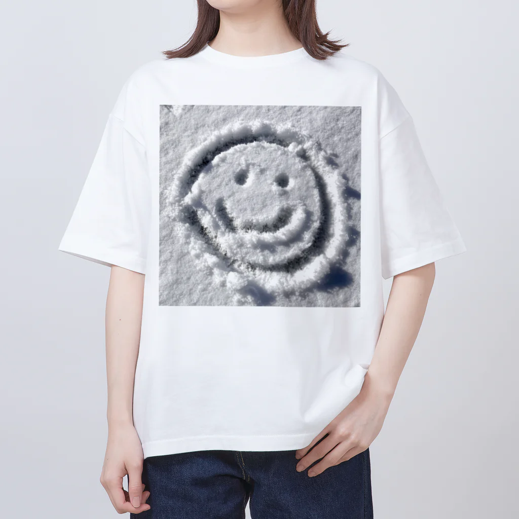 ころころショップ since2023の雪のすまいる Oversized T-Shirt