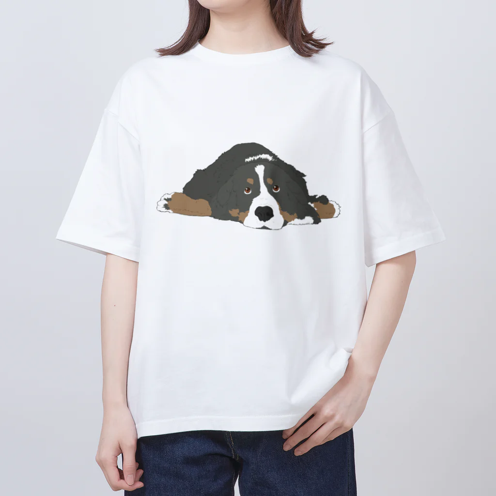 ワンコグッズの寝そべったバーニーズ Oversized T-Shirt