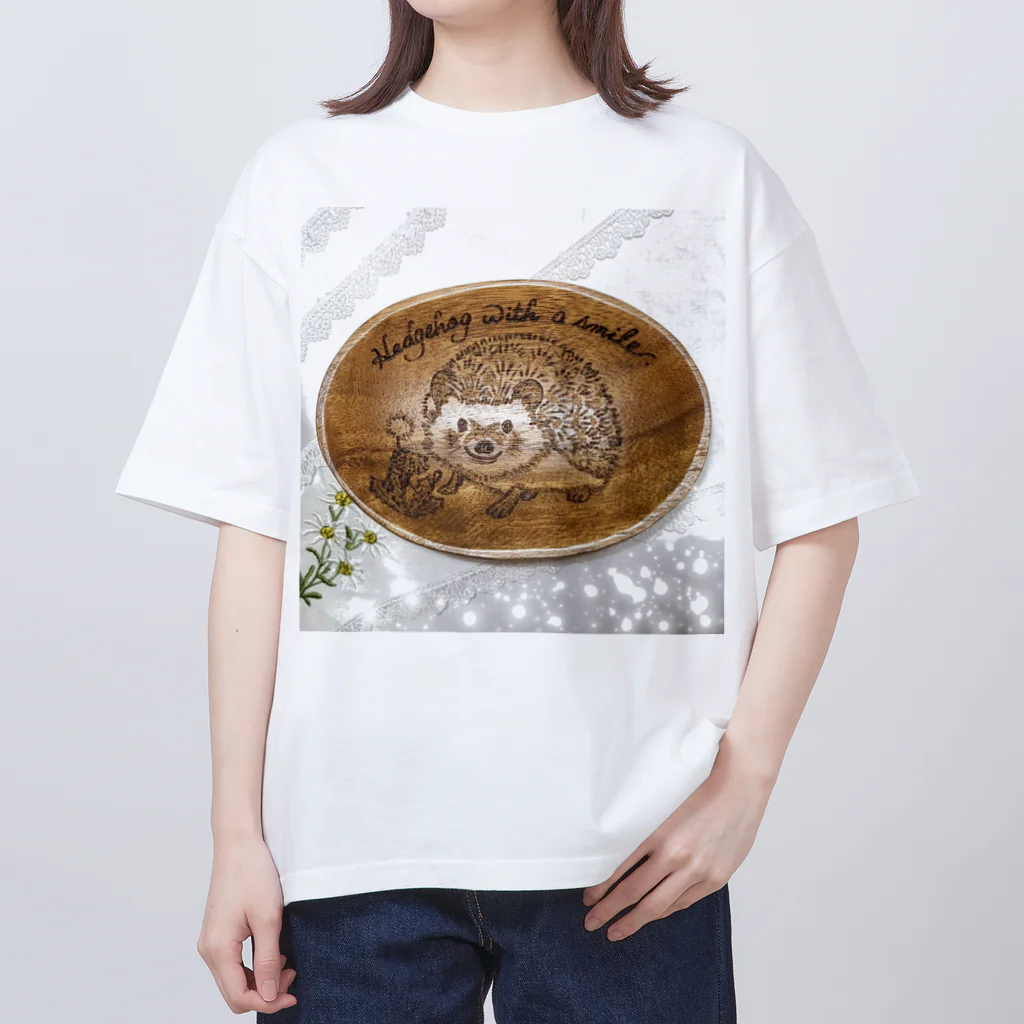 YURITAROORIGINLの笑うハリネズミとタンポポの綿毛. Oversized T-Shirt