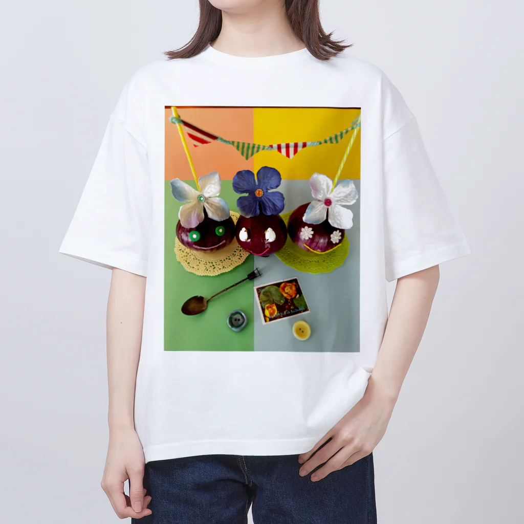 deuxcafeの紫玉ねぎちゃんたちの女子会 Oversized T-Shirt