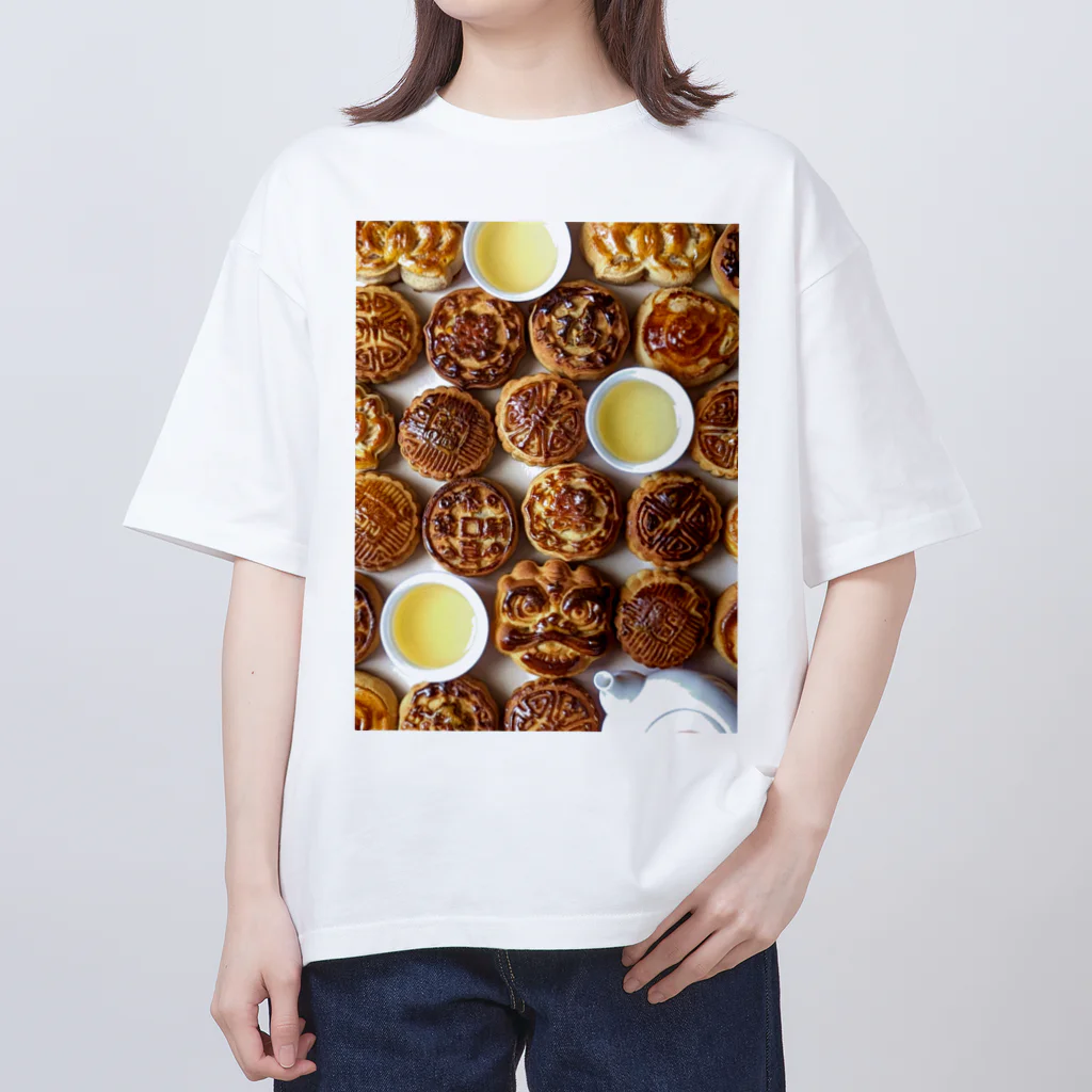 世界お菓子ばなしの月餅がいっぱい オーバーサイズTシャツ