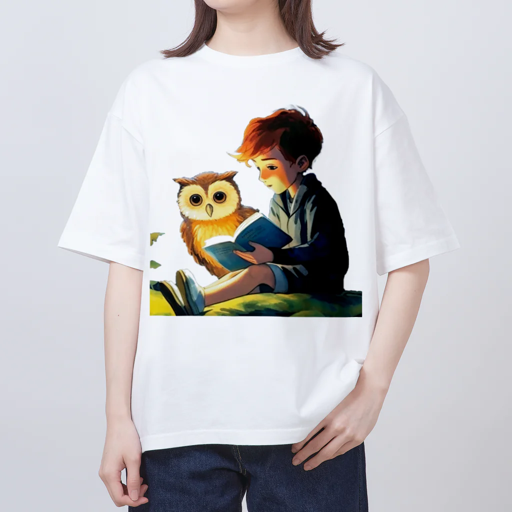 桜音ことこ企画のフクロウと学ぶ少年 Oversized T-Shirt