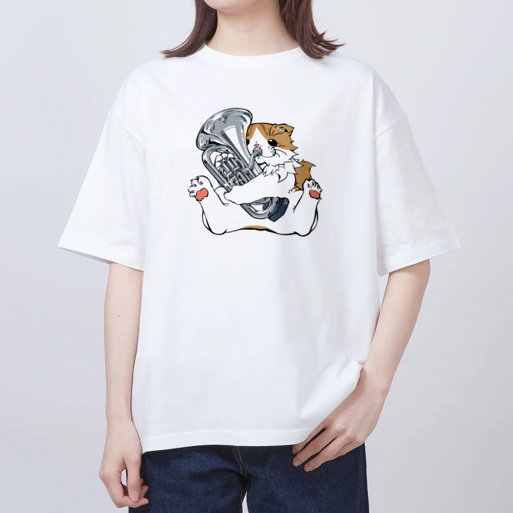 kou-kaのユーフォニアムを吹く猫（銀色） オーバーサイズTシャツ