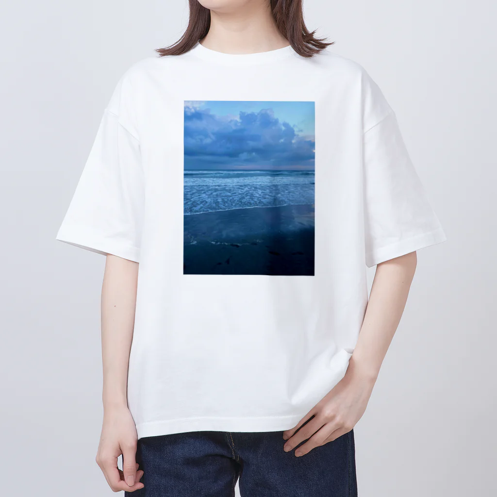 豊風本舗の夏の九十九里浜の浜辺　３ Oversized T-Shirt