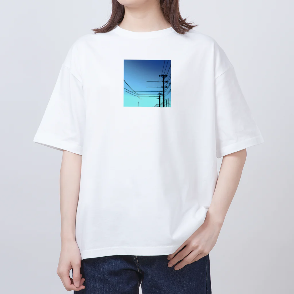 FrostySummitCreationsのUrban Skies Oversized T-Shirt