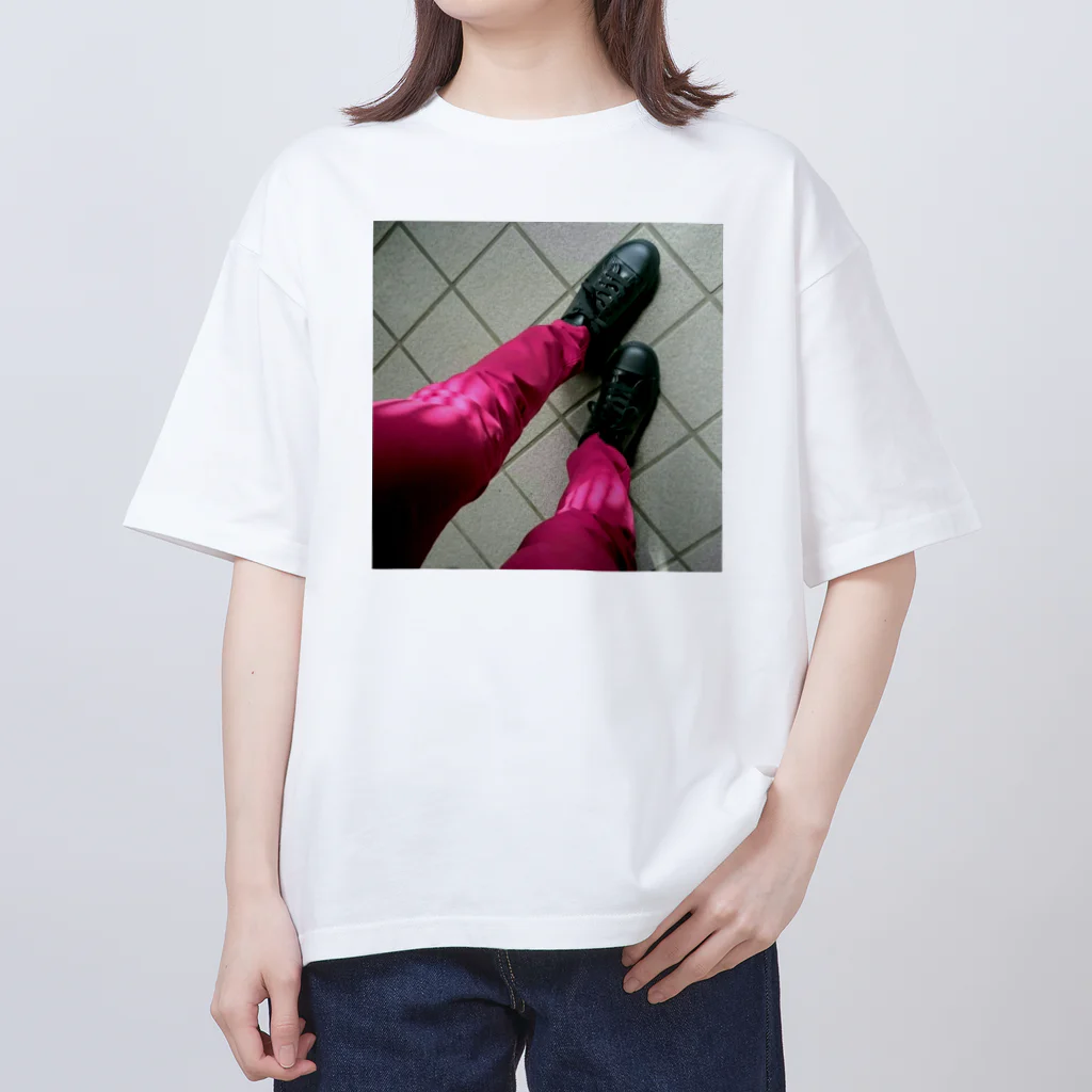 music_atのネキの足。 オーバーサイズTシャツ