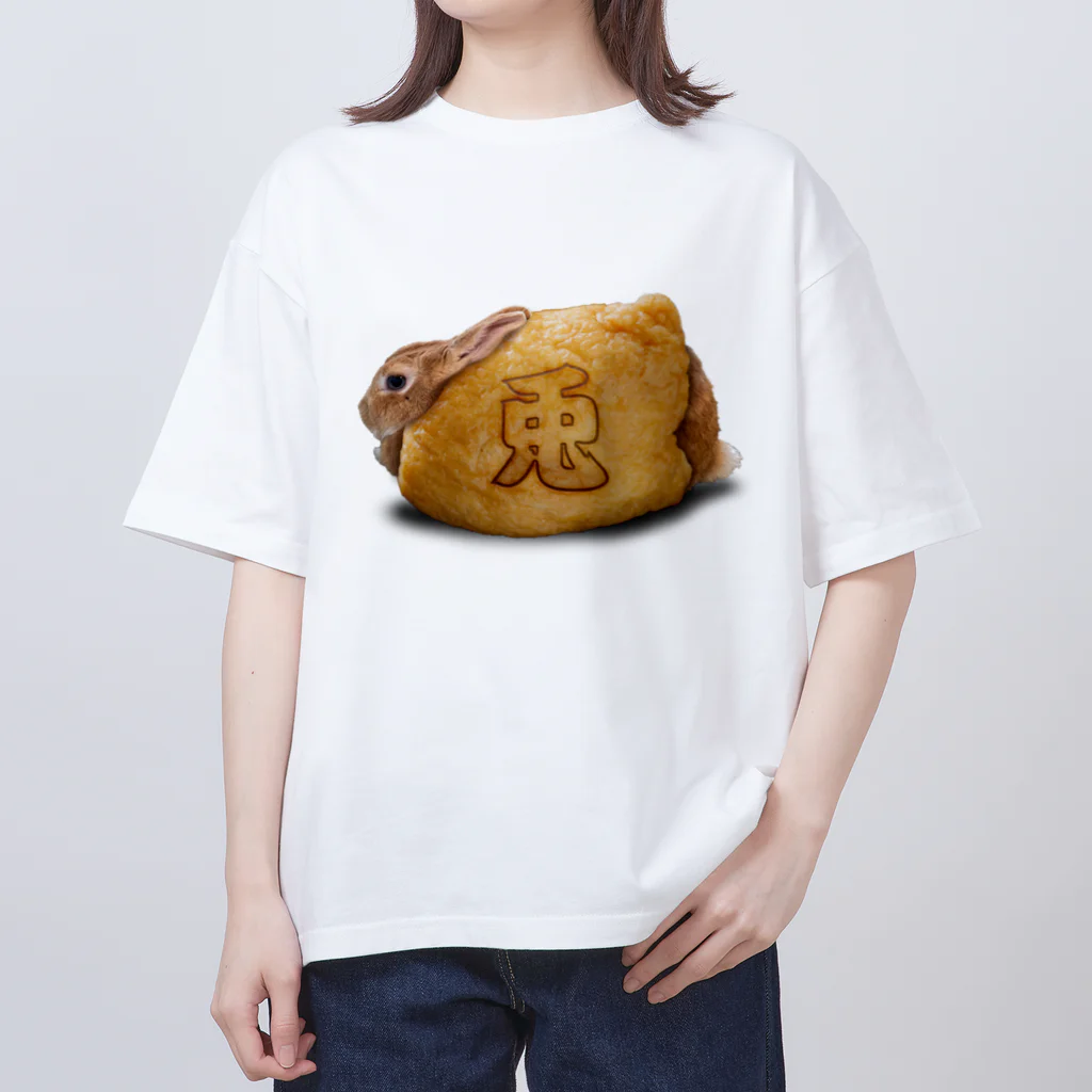 うさぎのうみちゃんねるショップの行楽のお供にお稲荷うさぎ-うさぎのうみ Oversized T-Shirt