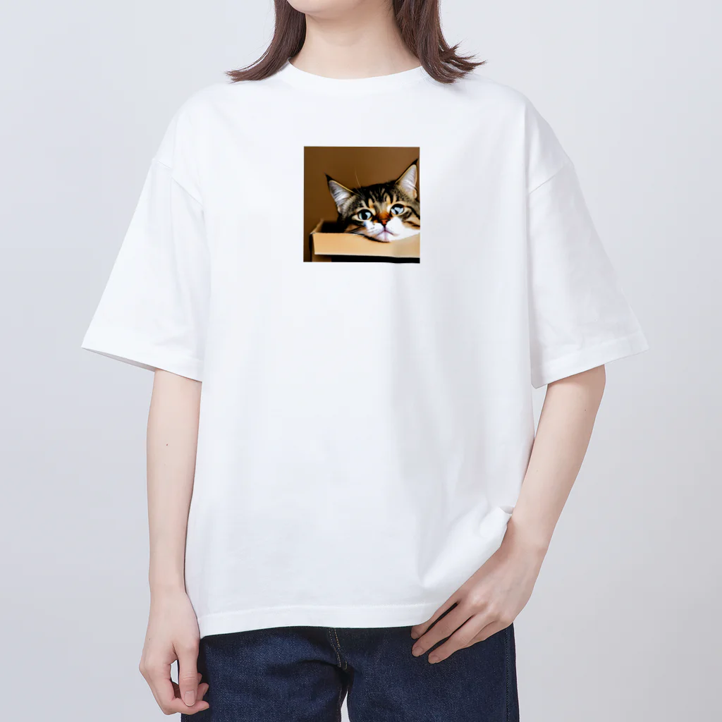 チェリオの箱に入った可愛い猫 Oversized T-Shirt