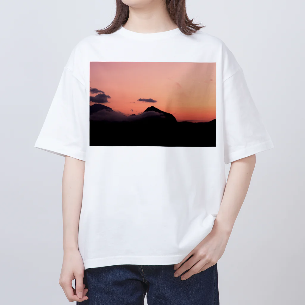 QuirkyRockeyのSUNSET Oversized T-Shirt