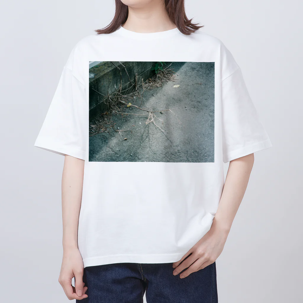 hinataのそこらへんのくさ オーバーサイズTシャツ