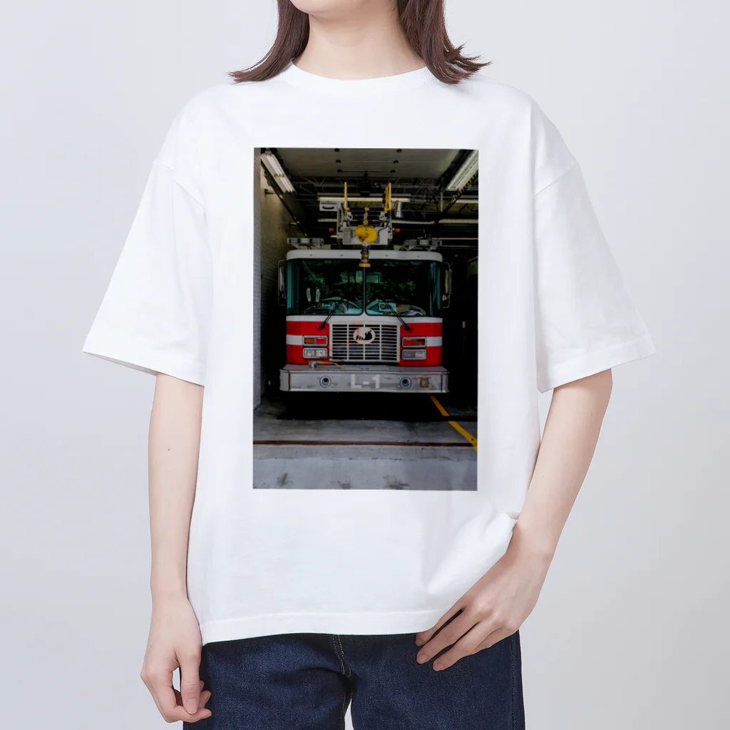 ビッグスマイルライフの消防車 オーバーサイズTシャツ