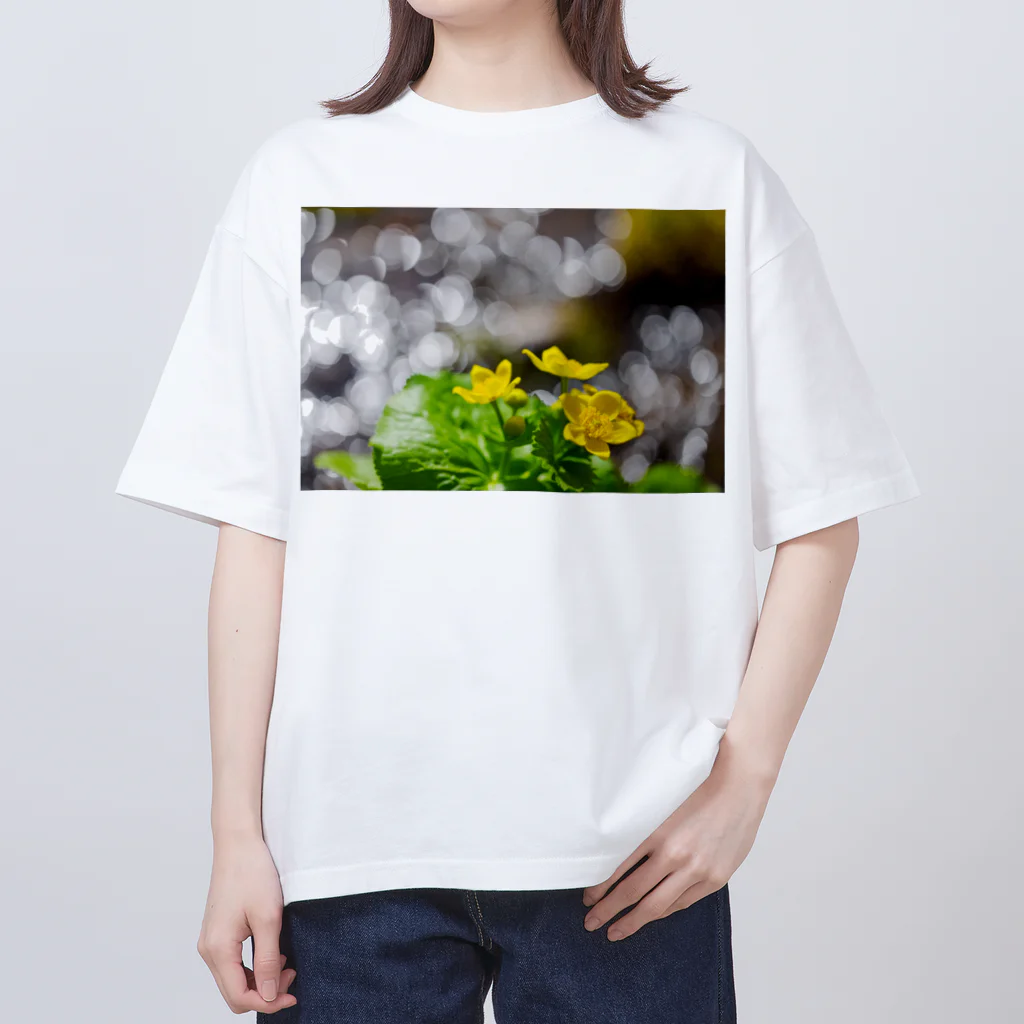 guchy-kのヤチブキの輝き Oversized T-Shirt