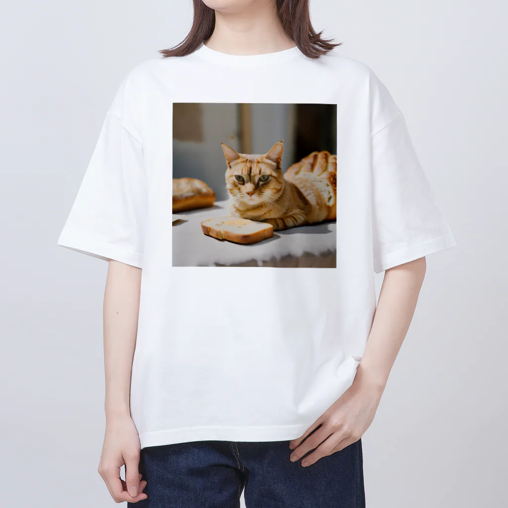 猫雑貨屋　ねこまろのパンの化身、茶トラ オーバーサイズTシャツ