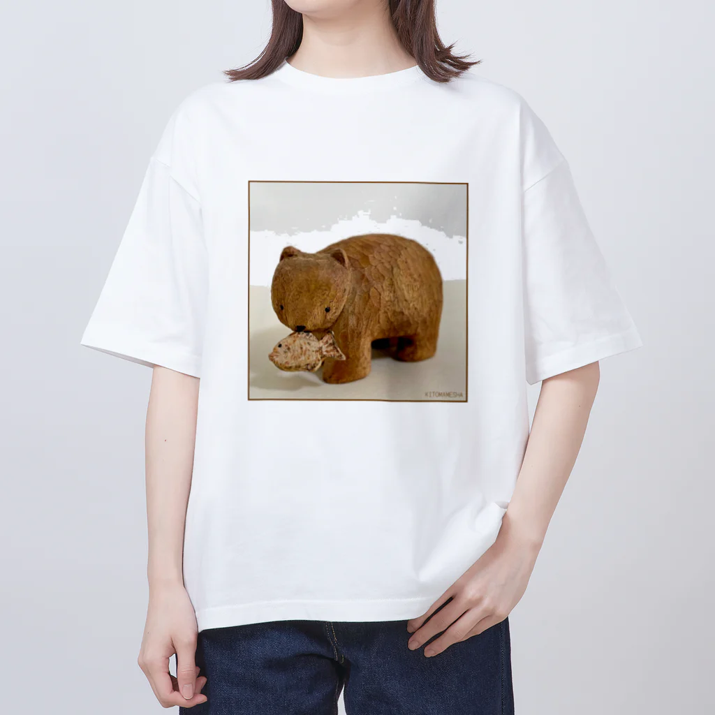 kitomameshaのたい焼きをくわえた熊さん オーバーサイズTシャツ