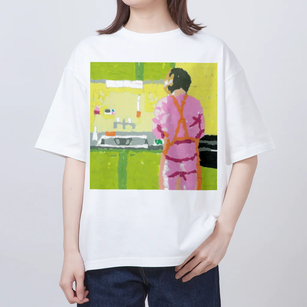 Yuhki | おばけのゆうき 公式オンラインショップ　【ちぎり絵・貼り絵のTシャツ・パーカー・スマホケース・バッグ・日用品・雑貨・文具・ドッグTシャツなど販売中】のキッチンで料理するママ(ちぎり絵/貼り絵) Oversized T-Shirt