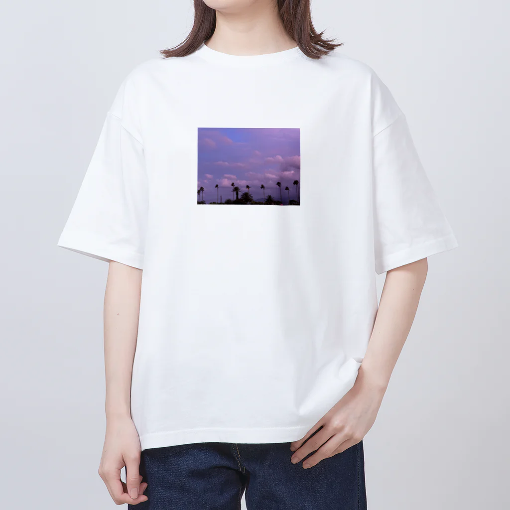 玉手箱の南国の冬空 Oversized T-Shirt
