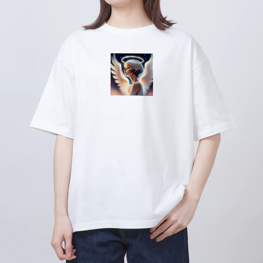 茉莉花の銀髪ショートの魅力的な天使 オーバーサイズTシャツ