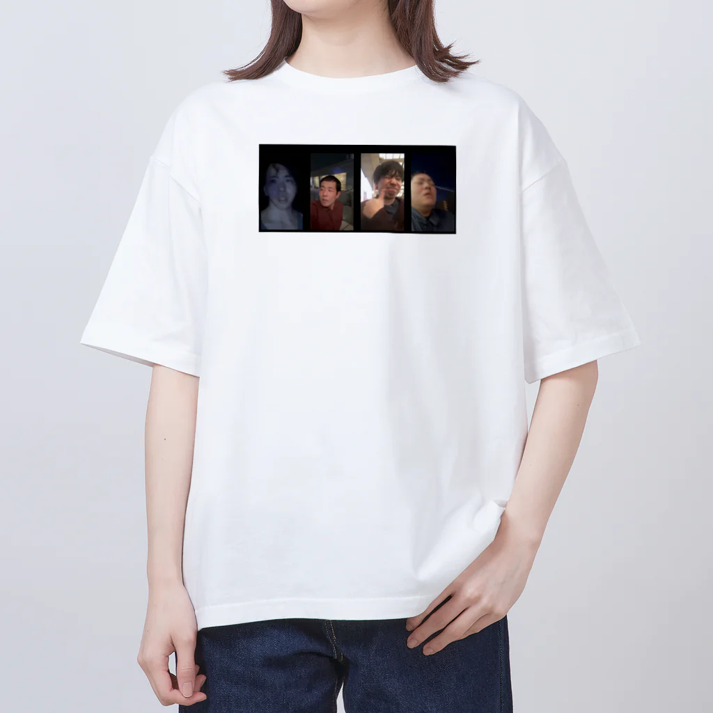 チーム「ヘアスプレー」の４人写真 Oversized T-Shirt