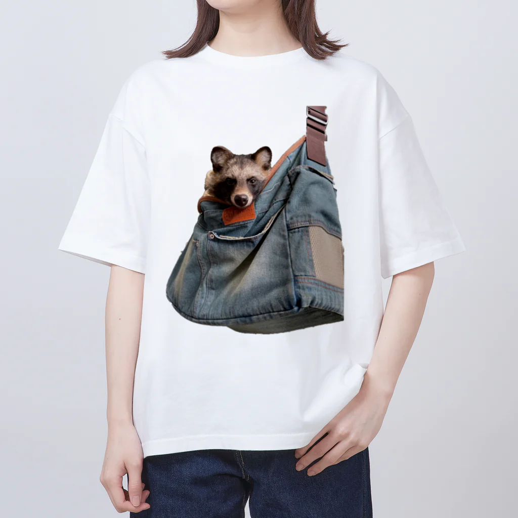 有限会社サイエンスファクトリーのタヌキのムギとお出かけ Oversized T-Shirt